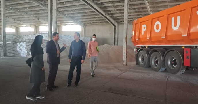 ذخیره سازی کودهای سوپرفسفات تریپل در انبار مرکزی کرمان