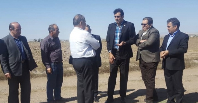 بازدید مدیر فنی و بهبود کیفیت بذر از مرحله نمونه برداری خاک و آب مزرعه منتخب استان اردبیل
