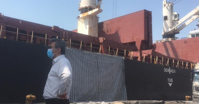 بازدید مدیر شرکت خدمات حمایتی کشاورزی از عملیات تخلیه کشتی