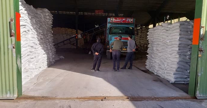 توزیع انواع کودهای کشاورزی در شهرستان رودبار آذرماه 1402