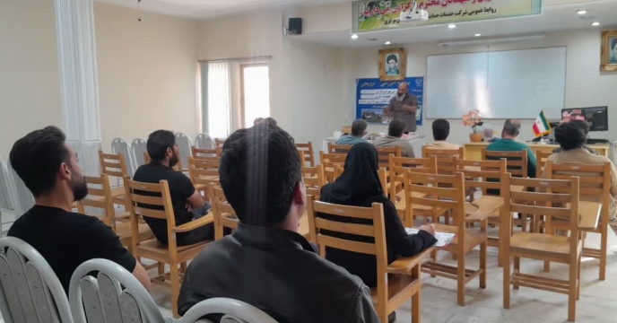 برگزاری دوره اموزشی گلخانه ای و نحوه استفاده از کود در گلخانه ها . با حضور بهره برداران و گلخانه داران اراک و حومه 