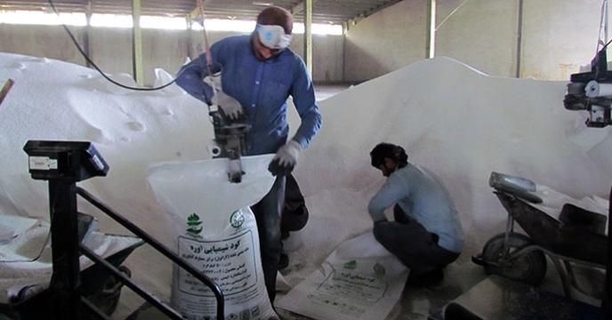 کیسه گیری انواع کود شیمیایی در شرکت خدمات حمایتی کشاورزی استان همدان