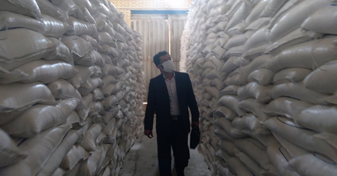 بررسی فضای انباری برای ذخیره سازی کود شیمیایی در بازدید مدیر شرکت خدمات حمایتی کشاورزی استان همدان از انبارها