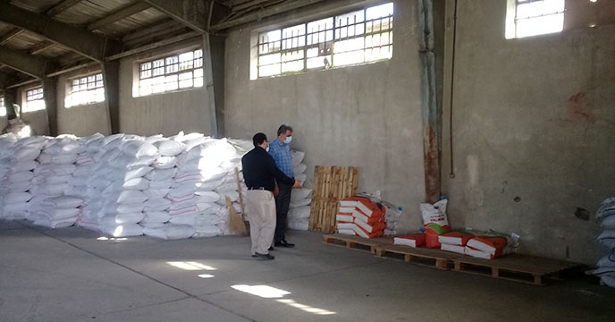 توزیع انواع کود شیمیایی از طریق کارگزاری تعاونی ذرت کاران در شهرستان اسدآباد