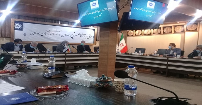 جلسه بررسی راهکارهای استفاده از ناوگان ریلی جهت حمل و نقل کالا در استان همدان