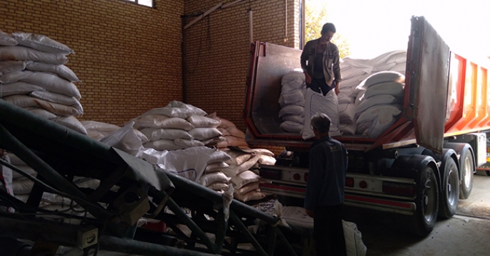 بارگیری و حمل 660 تن انواع کود شیمیایی به مقصد کارگزاران شهرستان کبودرآهنگ استان همدان در تیرماه سالجاری