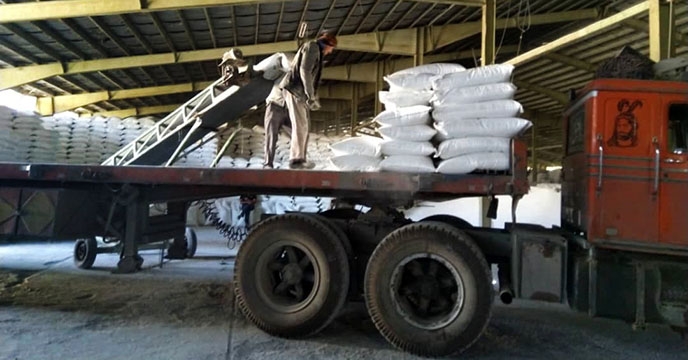 بارگیری و حمل 585 تن انواع کود شیمیایی به مقصد کارگزاران شهرستان کبودرآهنگ در تیرماه سالجاری