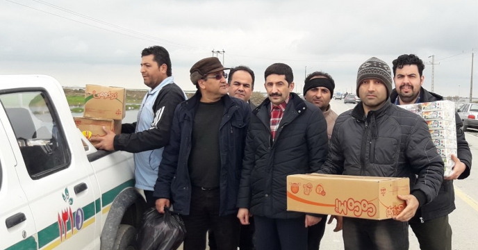 توزیع کمک غیر نقدی کارکنان شرکت خدمات حمایتی کشاورزی استان گلستان به منطقه سیل زده گمیشان