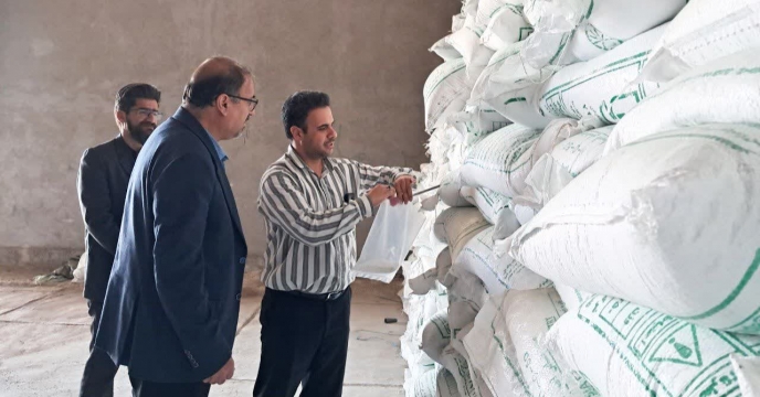 نمونه‌برداری از پارت ۳۴ کود سولفات پتاسیم گرانوله جهت تایید کیفیت و آغاز فرآیند توزیع در استان کرمان