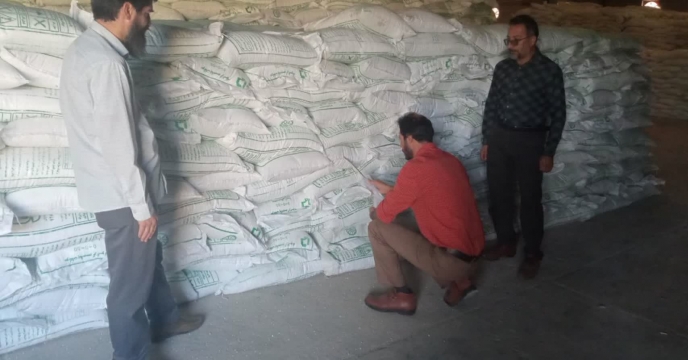 نمونه برداری از 200 تن کودسولفات پتاسیم گرانوله در انبار مرکزی شرکت خدمات حمایتی کشاورزی استان کرمان