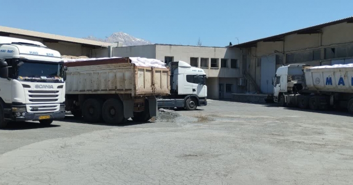 تخلیه 2400 تن کود از مبدا پتروشیمی کرمانشاه در انبارهای شرکت خدمات حمایتی کشاورزی استان کرمانشاه