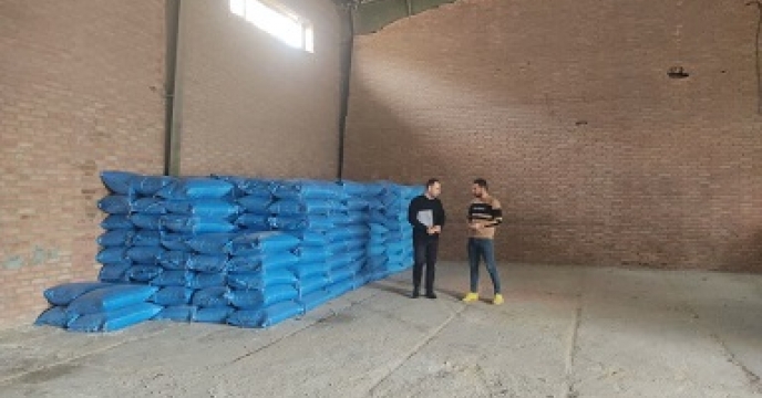 نظارت بر انبار کارگزاران کود شهرستان ماکو توسط کارشناسان پایش شرکت خدمات حمایتی کشاورزی استان آذربایجان غربی