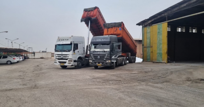 حمل و ارسال کود کشاورزی اوره مورد نیاز کشاورزان شهرستان شادگان در آذر‌ماه1404