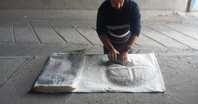 نمونه‌برداری پارت ۵۱ کود سولفات پتاسیم گرانول تولید «صنعت پتاس آسیا» در انبار سازمانی فارس