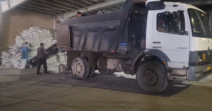  کمک به تولیدات کشاورزی شهرستان سامان با حمل محموله 45 تنی کودهای سولفات پتاسیم گرانوله و سوپر فسفات ساده