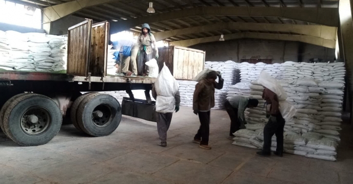 تخلیه 235 تن کود سوپر فسفات تریپل در انبار شهرستان شیروان این استان