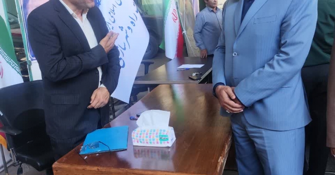 بازدید فرماندار کرمانشاه از میز خدمت شرکت خدمات حمایتی کشاورزی استان کرمانشاه در هفته دولت