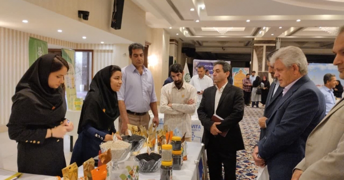 برگزاری همایش ترویجی ومعرفی سبدمحصوالات کودی دراستان کرمانشاه