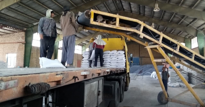 حمل 230 تن کود کشاورزی برای کارگزاری های شهرستان فاروج در شهریور سال جاری