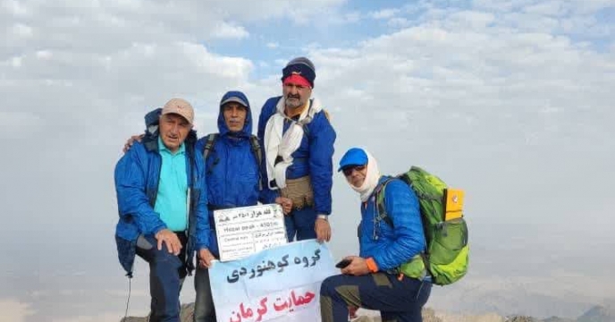 صعود گروه کوهنوردی کرمان به قله 4501 متری هزار