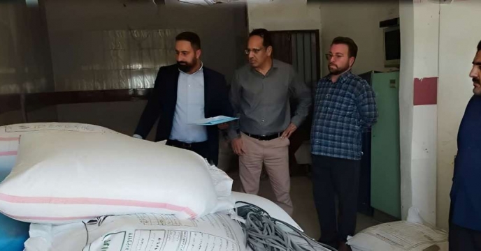 بازدید کارگروه نظارتی شرکت خدمات حمایتی کشاورزی خراسان رضوی از فرآیند توزیع کود در شهرستان داورزن