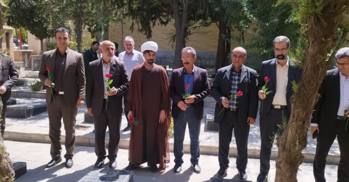 آیین غبارروبی و عطرافشانی مزار شهدا با حضور کارکنان شرکت خدمات حمایتی کشاورزی استان کردستان