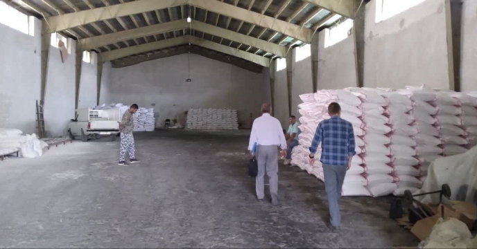 بازدید گروه پایش شرکت خدمات حمایتی کشاورزی استان آذربایجان شرقی از انبار کارگزاری های توزیع نهاده های کشاورزی شهرستان خداآفرین