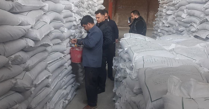 نمونه برداری از  کود سوپرفسفات ساده در انبار 30 هزار تنی شرکت خدمات حمایتی کشاورزی استان آذربایجان شرقی