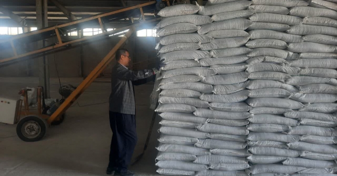 عملیات نمونه برداری از پارت 200 تنی کود فسفات 16 درصد ارسالی ازشرکت رامهرمز  در استان کردستان