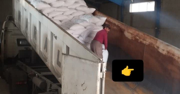 تامین کود کشاورزی در انبار کارگزاری در شهرستان کامیاران