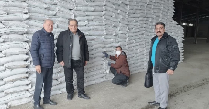 عملیات نمونه برداری از کود سولفات پتاسیم  در استان کردستان با حضور نماینده آزمایشگاه مرکز تحقیقات کشاورزی کرج