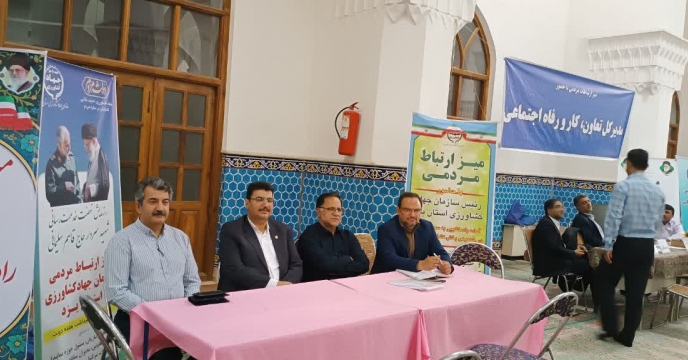 به مناسبت هفته دولت برپایی میز خدمت همزمان با نماز جمعه (مسجد ملا اسماعیل یزد )، جهاد کشاورزی پای کار مردم آمد