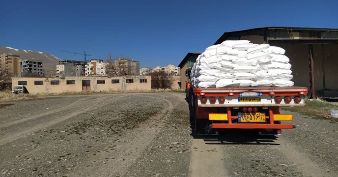 حمل و توزیع کود ازته به بخش کرفتو شهرستان سقز