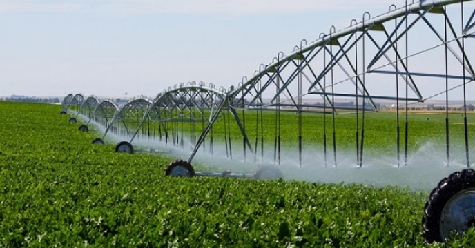 بهره گیری از روش‌های بهینه سازی مصرف آب از جمله در صنعت کشاورزی در این خطه ضروری است.