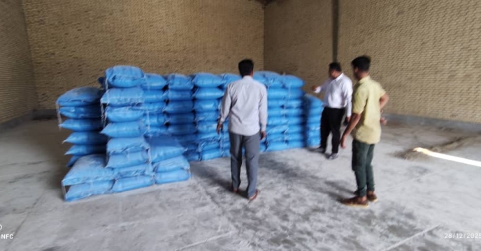 نظارت بر روند توزیع کودهای کشاورزی از طریق حواله الکترونیکی در منطقه سندرک میناب استان هرمزگان