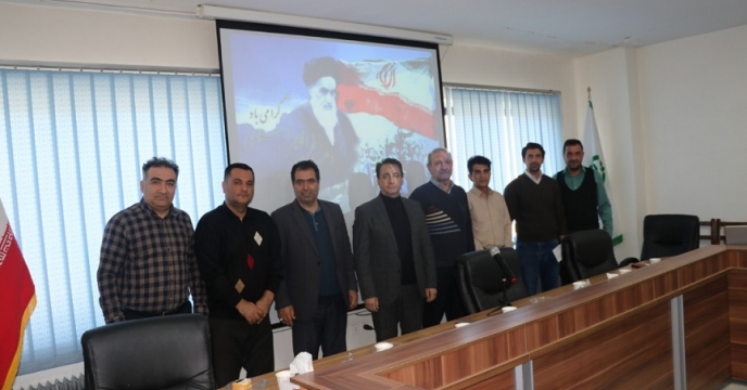 تجلیل و اهدای هدیه به همکاران امور رایانه در آذربایجان غربی