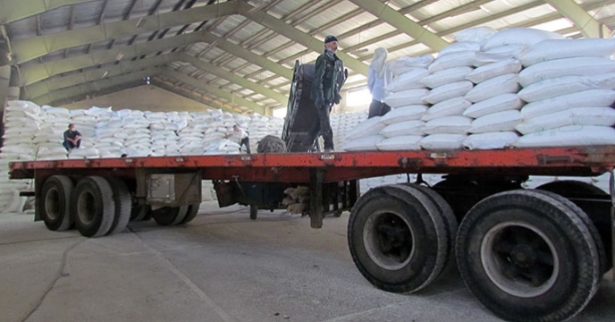 حمل و ارسال 397 تن کود شیمایی در شهریورماه سالجاری برای کارگزاران شهرستان تویسرکان