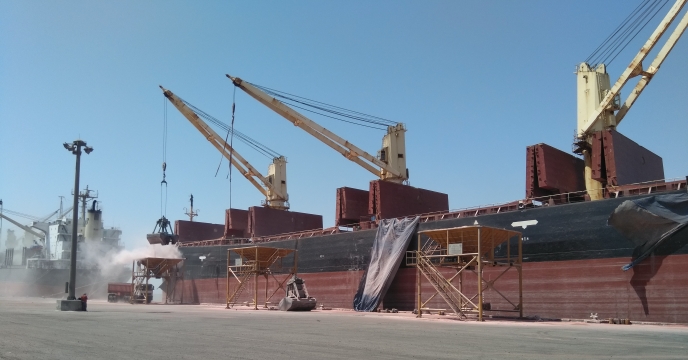 پیگیری رفع مشکلات تخلیه و بارگیری از سازمان بنادر