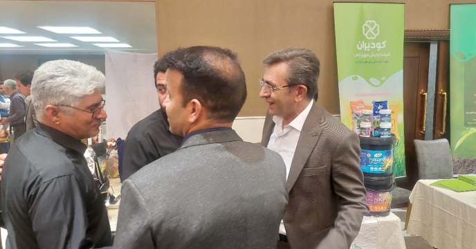 شرکت طب یاران آذین مهر سراب در همایش بازاریابی کود استان همدان به معرفی محصولات خود پرداخت