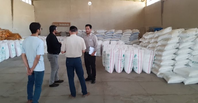 بازدید کارگروه پایش از انبار کارگزاری اتحادیه تعاونی روستایی کاشان و بررسی روند توزیع کود در شهرستان کاشان، استان اصفهان
