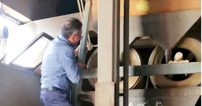آغاز عملیات بوجاری نهاده بذر یونجه در شهرستان بم شرکت خدمات حمایتی کشاورزی استان کرمان