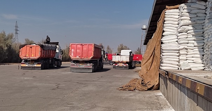 حمل وبارگیری مقدار 400 تن از انبار سازمانی به شهرستان زرآباد خرداد1402