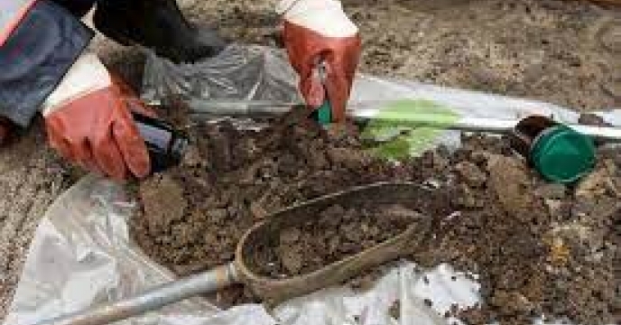 تحویل 39 مورد نمونه آب وخاک  و توصیه های لازم به کشاورزان و باغداران  در سه ماهه سال جاری