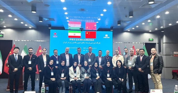 حضور خانم مهندس نوروزی رئیس اداره امور فناوری های مکانیزه استان مرکزی در دوره آموزشی مکانیزاسیون کشاورزی در کشور چین