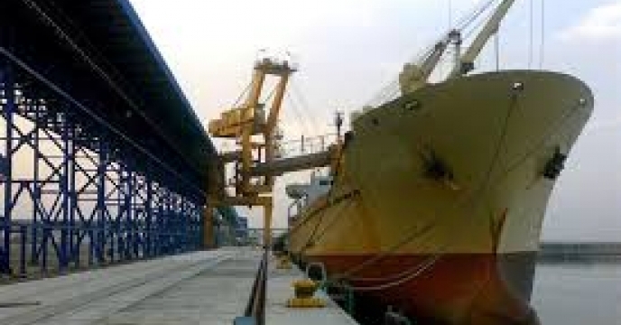 محموله راهبردی کود اوره از عسلویه به مقصد بندر امام (ره) در حال بارگیری می باشد.