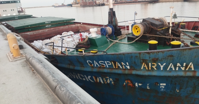 پهلوگیری کشتی کاسپین آریانا در بندر انزلی