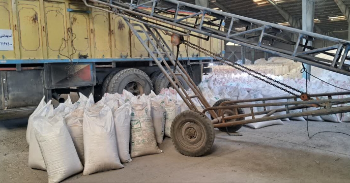 توزیع 25 تن کودسوپر فسفات تریپل کیمیاداران کویر به کارگزاریهای شهرستان فریدن در شهریور ماه سال 1404 در استان اصفهان  انجام شد. توزیع 25 تن کودسوپر فسفات تریپل کیمیاداران کویر به کارگزاریهای شهرستان فریدن در شهریور ماه سال 1404 در استان اصفهان  انجام شد.