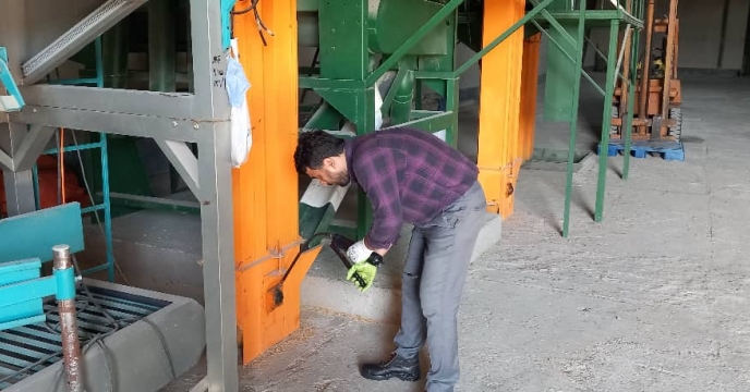 انجام سرویس های دوره ای دستگاه ها و ادوات کشاورزی شرکت خدمات حمایتی کشاورزی استان گیلان توسط کارشناس فنی استان