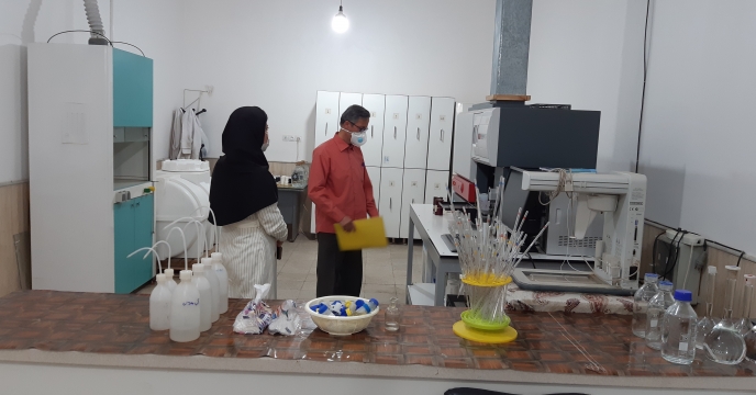 بازدید از آزمایشگاه آنالیز کود در استان قم