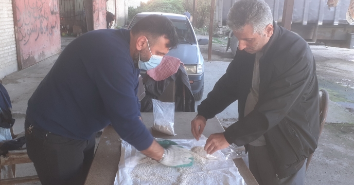 نمونه برداری کیفی از کود اوره جهت بررسی صحت برچسب گذاری کود فوق  درانبار پتروشیمی انجام شد 